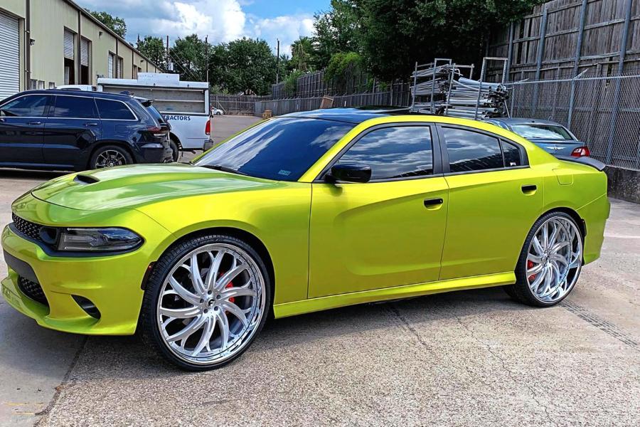  Dodge Charger Scat Pack on Forgiato Wheels (C2C-2) 2019 года  (фото 1 из 1)